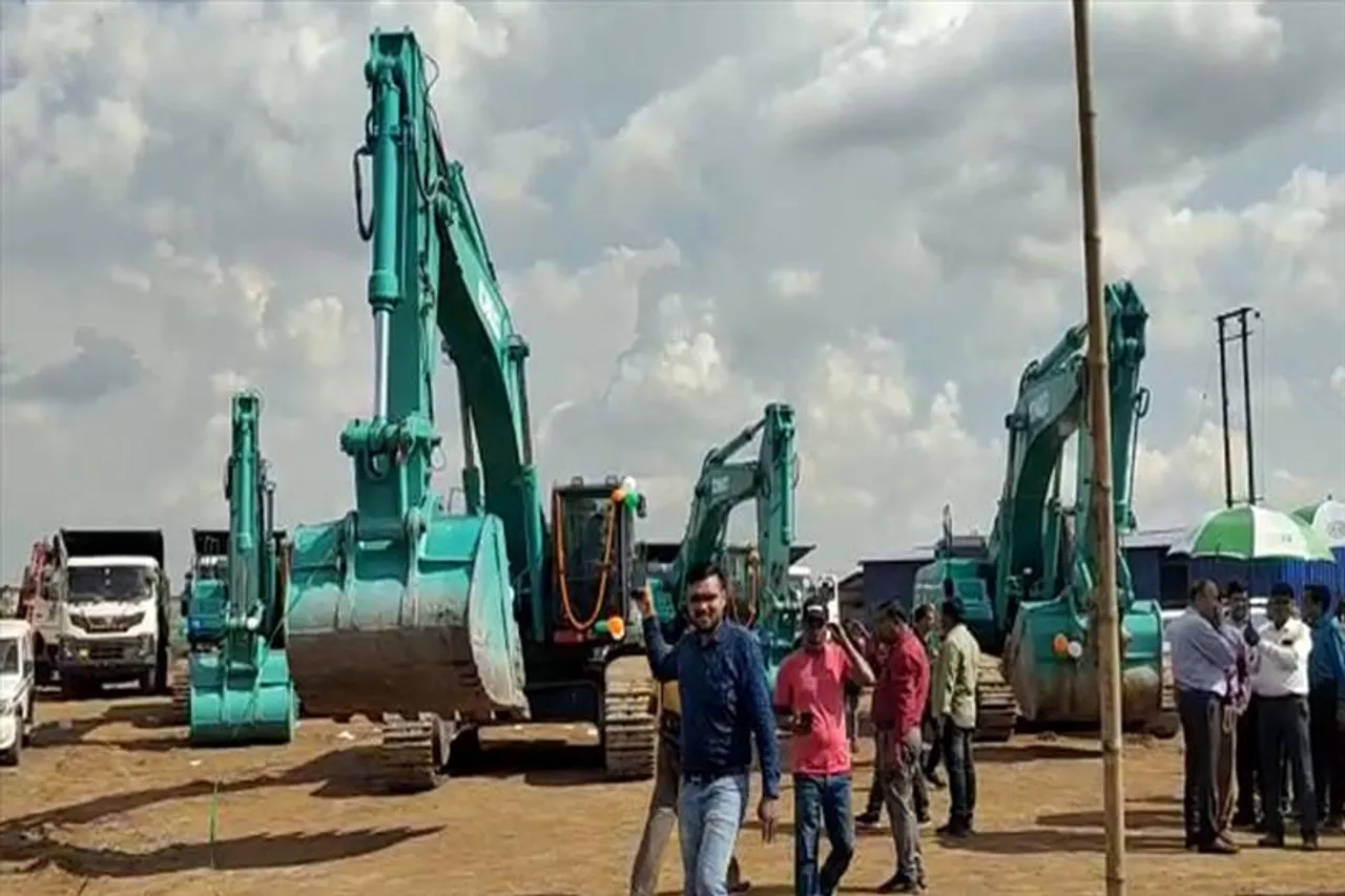 উদ্বোধন হল নতুন বেসরকারি খোলামুখ খনির