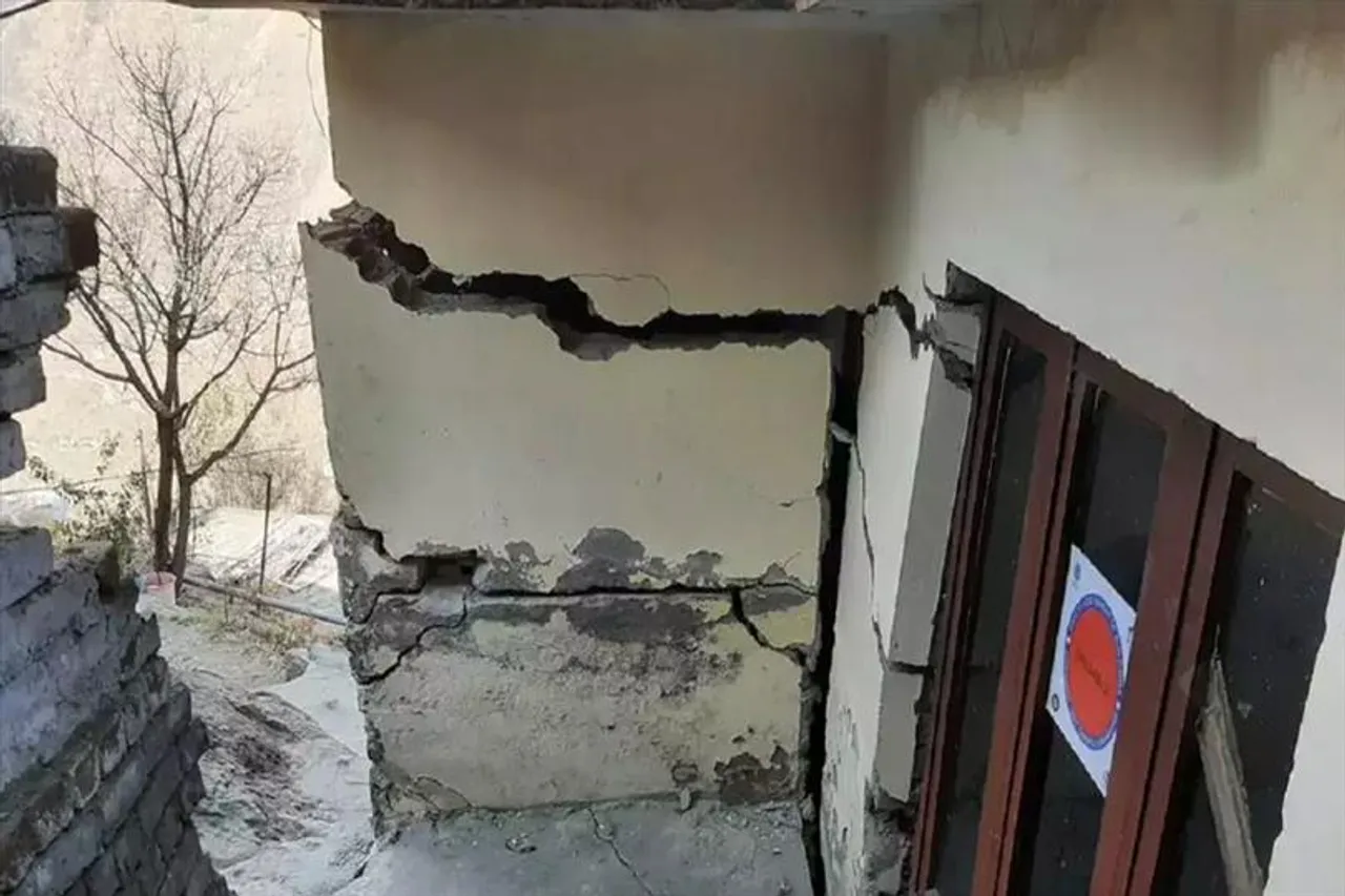 জোশিমঠে ২১ শতাংশ বাড়ি ধসে পড়ার আশঙ্কা