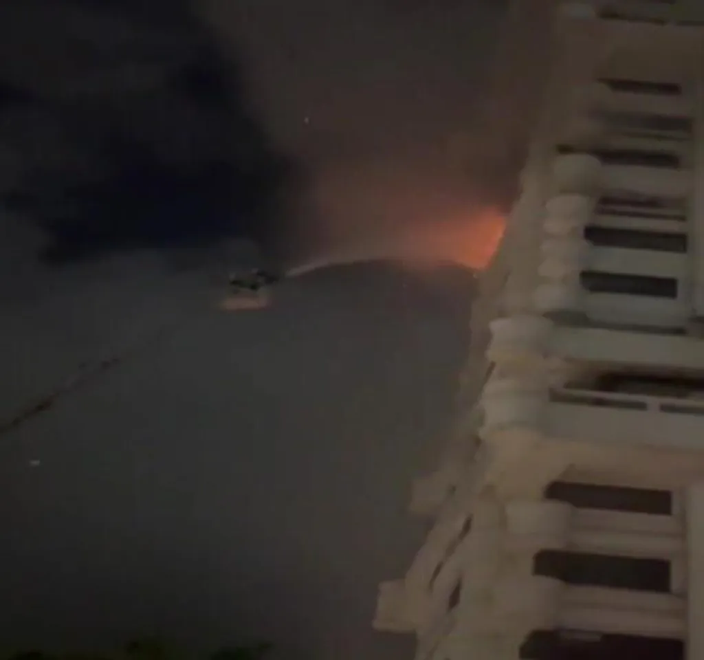 কিং খানের বাংলো মন্নতের কাছে বিধ্বংসী আগুন!