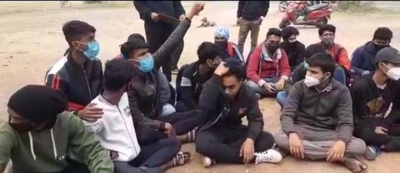 বিক্ষোভ পড়ুয়াদের