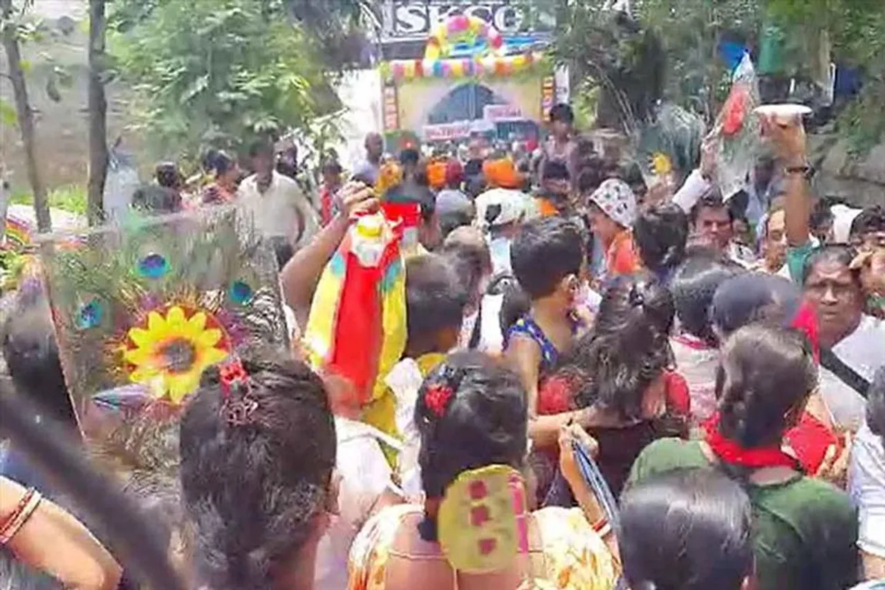 পানিহাটি মেলায় বিপুল ভিড়ের জেরে অসুস্থ হয়ে মৃত্যু ৩ জনের