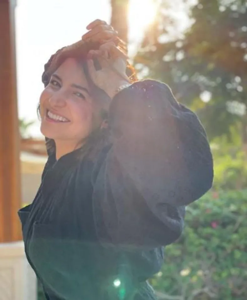 অনুষ্কার পোস্টে বিরাট মন্তব্য