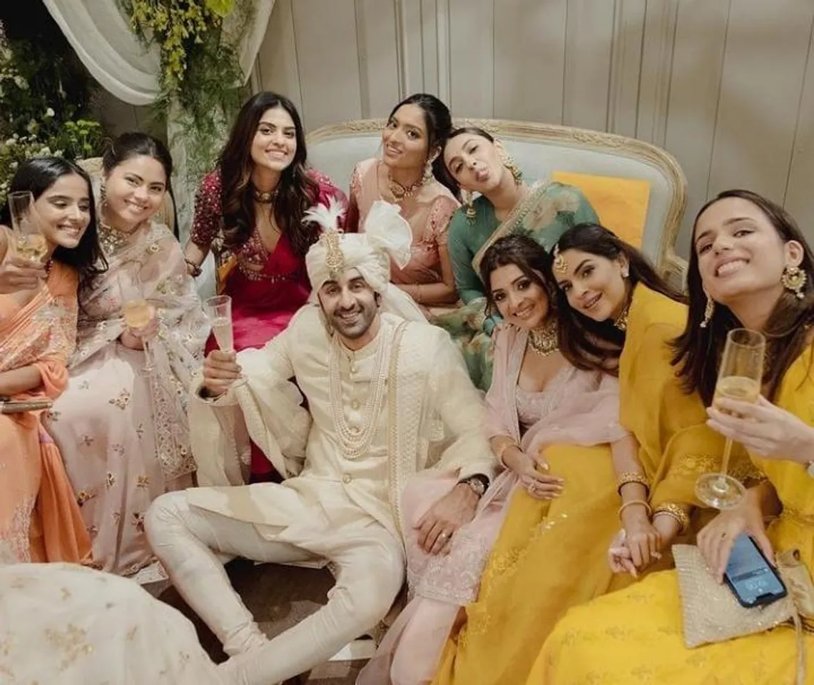 আলিয়ার বন্ধুদের ১২ লাখের প্রতিশ্রুতি দিলেন রণবীর