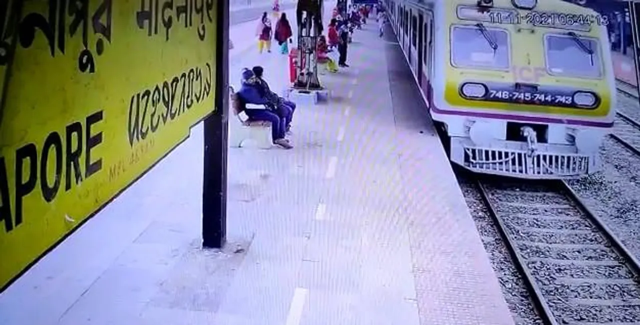 আরপিএফ কনস্টেবলের তৎপরতায় বৃদ্ধের জীবন বাঁচলো