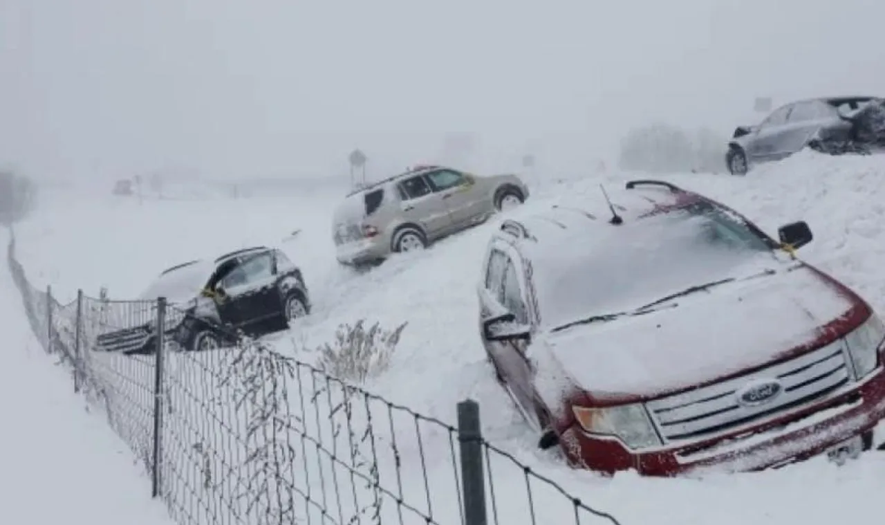যুক্তরাষ্ট্রে তুষারঝড়ে হাজার হাজার মানুষ বিদ্যুৎহীন, ২৬ জনের মৃত্যু
