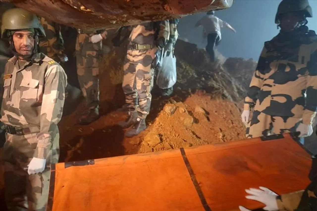 Mizoram: ধস কবলিত খনিতে তৎপরতার সঙ্গে উদ্ধারকার্য চালাচ্ছে বিএসএফ