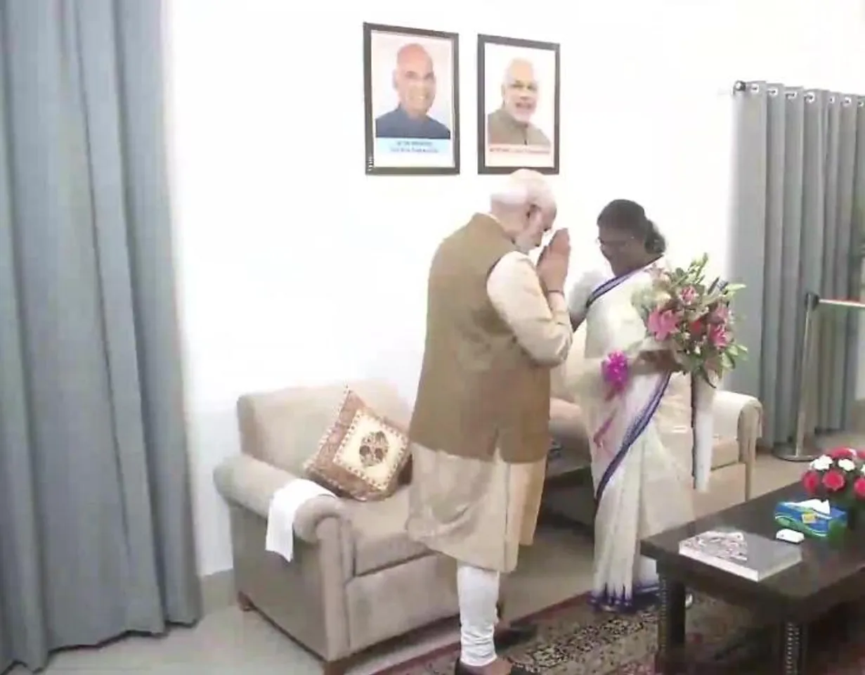 দ্রৌপদী মুর্মুর দিল্লীর বাসভবনে শুভেচ্ছা জানাতে পৌঁছালেন নরেন্দ্র মোদী