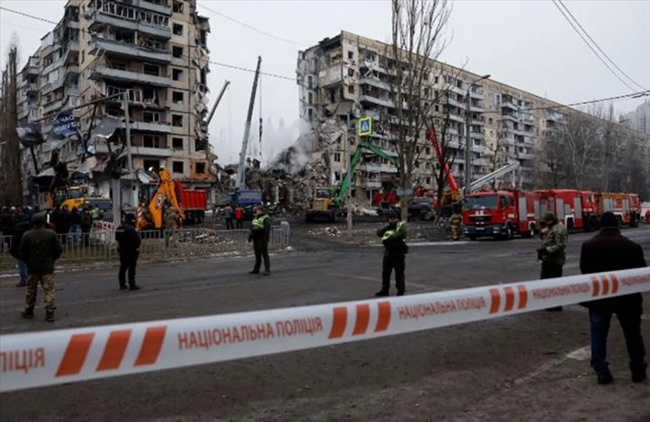 ডিনিপ্রো ক্ষেপণাস্ত্র হামলায় নিহতের সংখ্যা বেড়ে ৩০ঃ ইউক্রেন