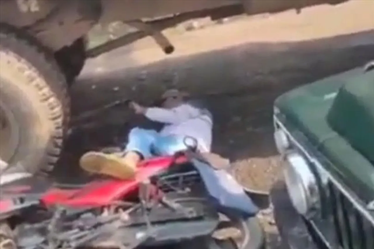 অল্পের জন্য প্রাণে বাঁচলেন ইসিএল কর্মী