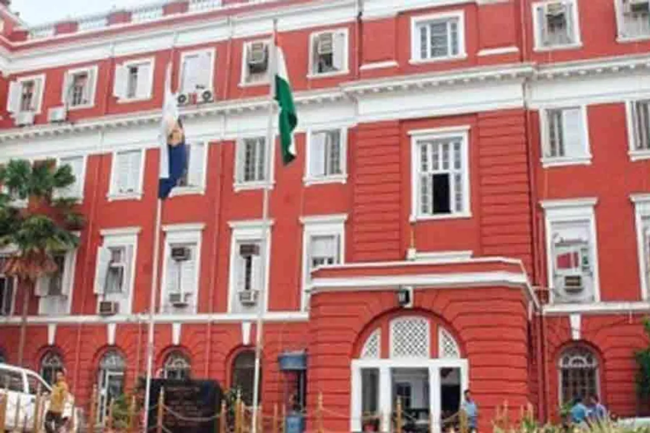 মদ্যপ পুলিশকর্মীকে সাসপেন্ড করল লালবাজার