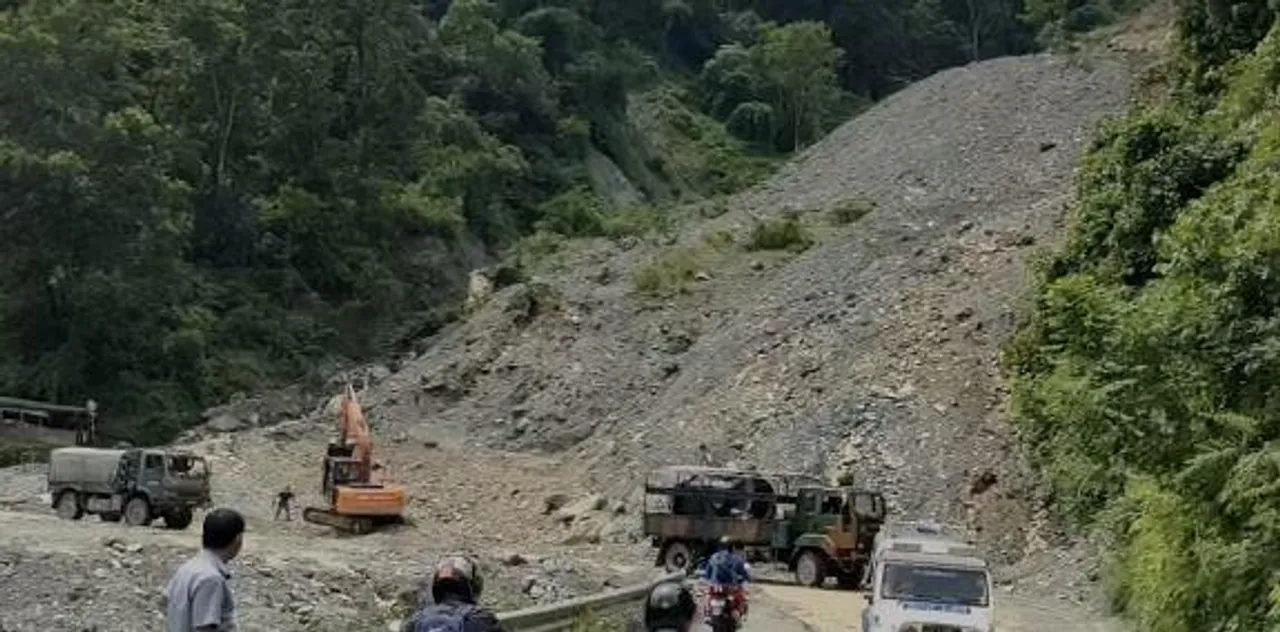 প্রবল বৃষ্টির জের, ফের কালিম্পিং-এ নামল ধস