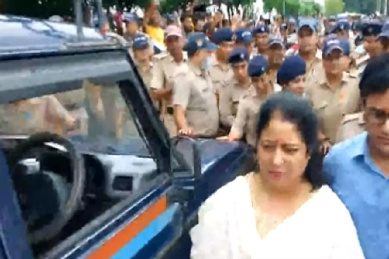 Uttarakhand:  বিজেপি বিধায়কের গাড়ি ভাঙচুর উত্তেজিত জনতার