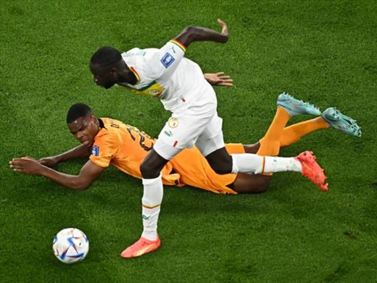 প্রথমার্ধের খেলা শেষ, স্কোর ০-০