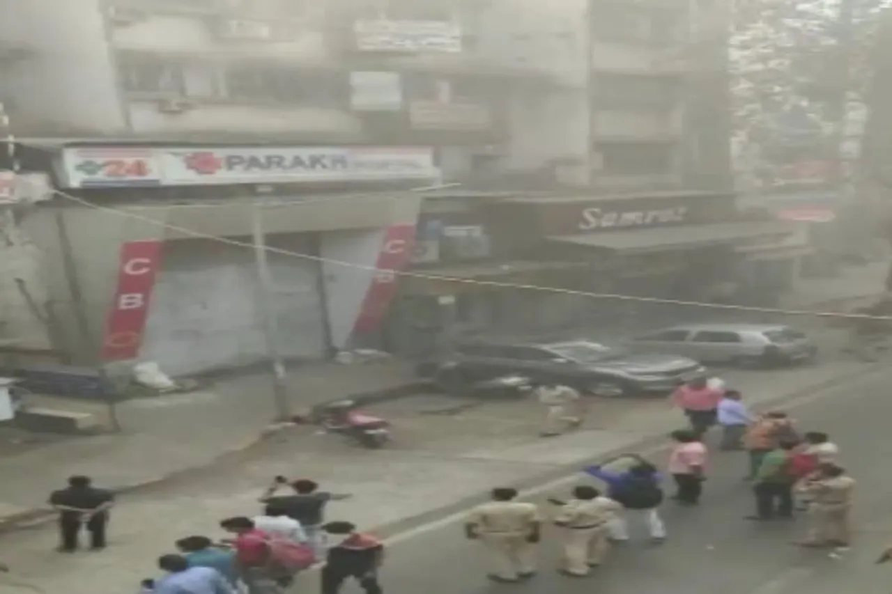 পারেখ হাসপাতালের পাশে পিৎজা রেস্তোরাঁয় আগুন: প্রথম মৃত্যুর খবর