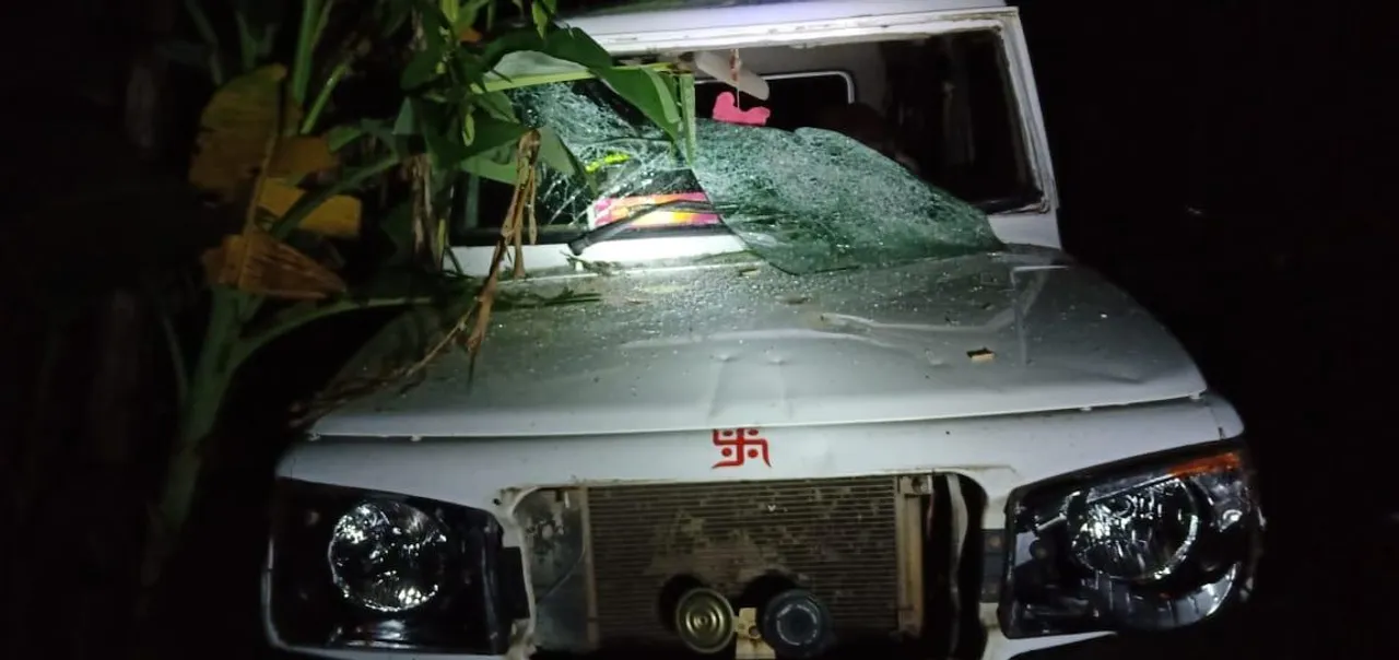 সবংয়ে গাড়ী পার্কিং নিয়ে বচসা; ভাঙা হলো গাড়ীর কাঁচ