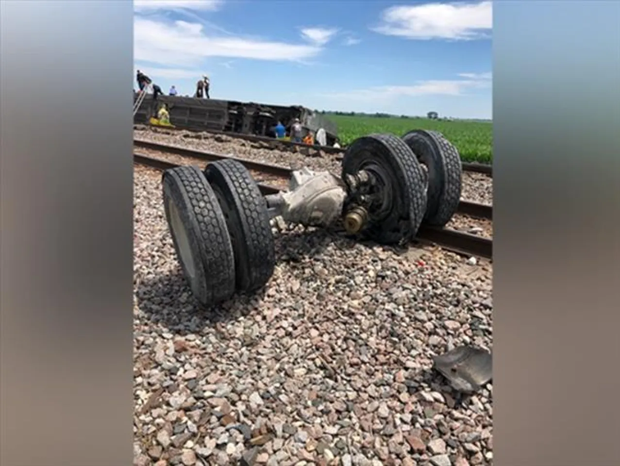 মার্কিন যুক্তরাষ্ট্রের মিসৌরিতে আমট্রাক ট্রেন লাইনচ্যুত হয়ে একাধিক নিহত, আহত ৫০