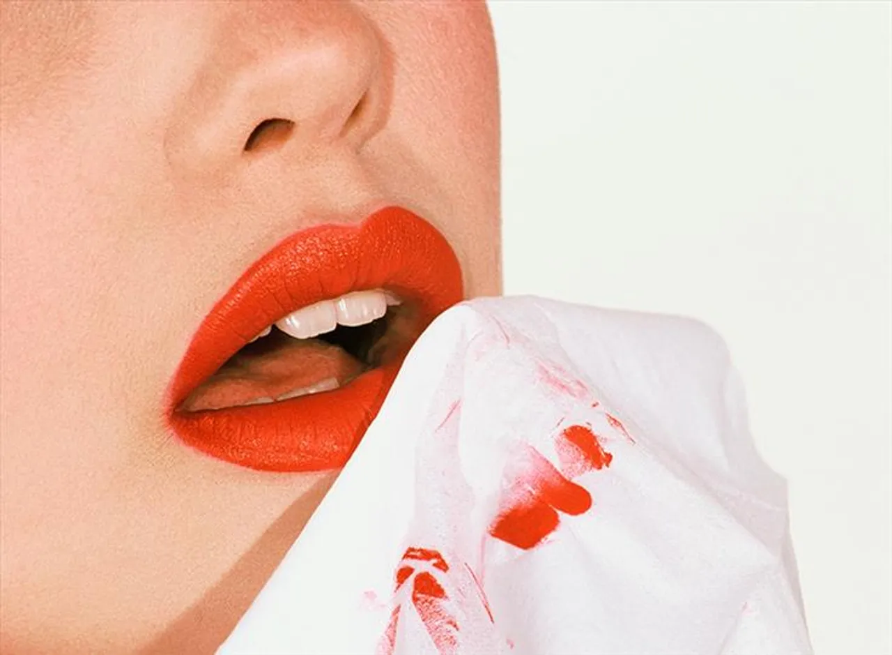 মেকআপ তোলার সময়  কোন কোন দিকে খেয়াল রাখবেন  জেনে নিন