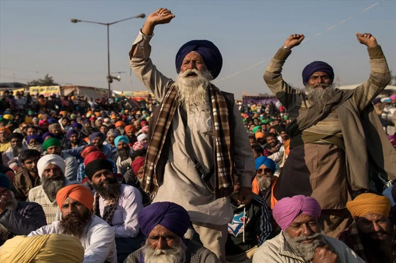 দিল্লির রাজপথে কৃষক মিছিল