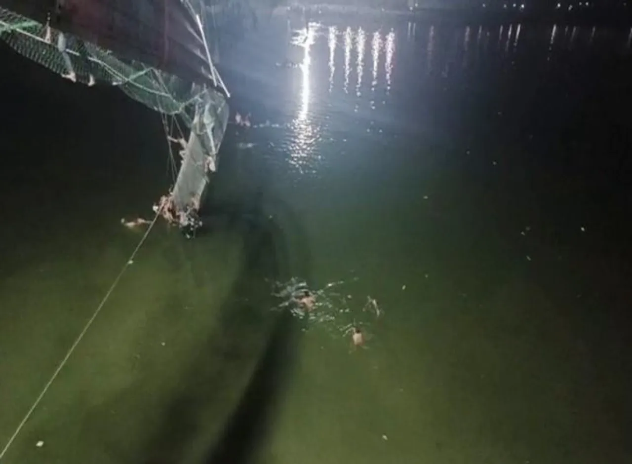 Morbi bridge collapse: মোরবি নগরের চিফ অফিসার বরখাস্ত