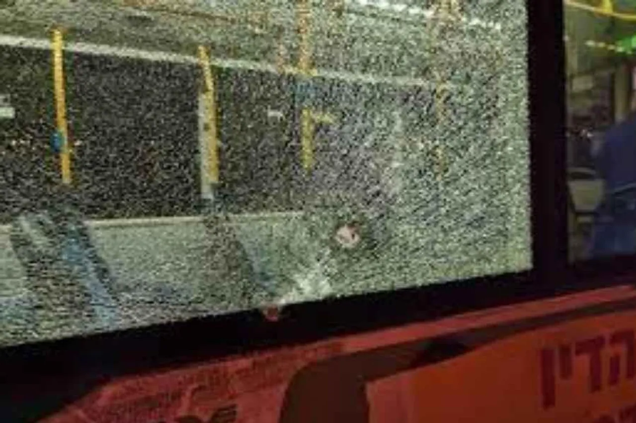 জেরুজালেম শুটআউট, বাসের জালনা ভেদ করে বেড়িয়েছে একের পর এক গুলি- ভাইরাল ভিডিও