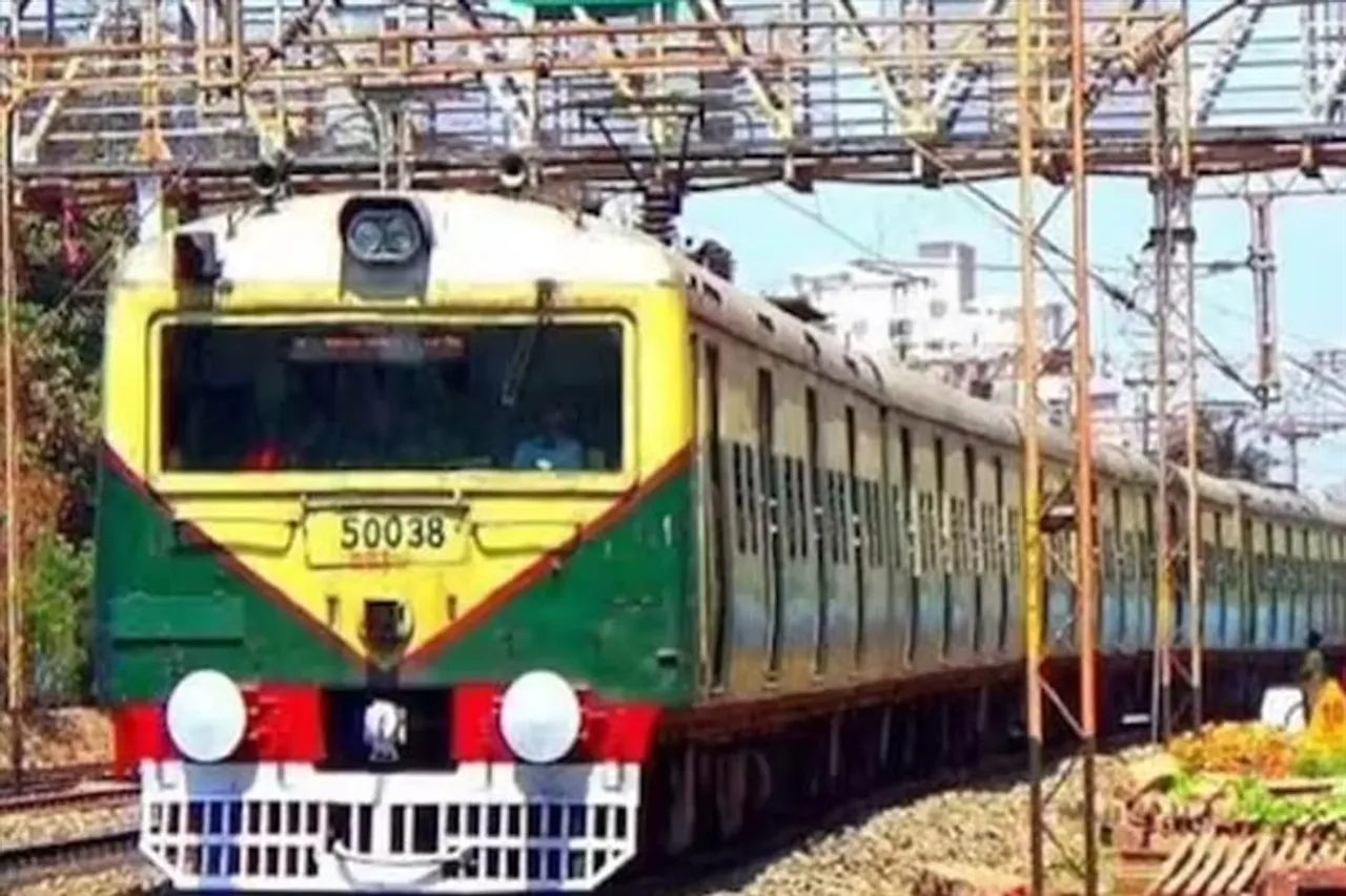 বড়দিনে বাতিল বহু লোকাল ট্রেন