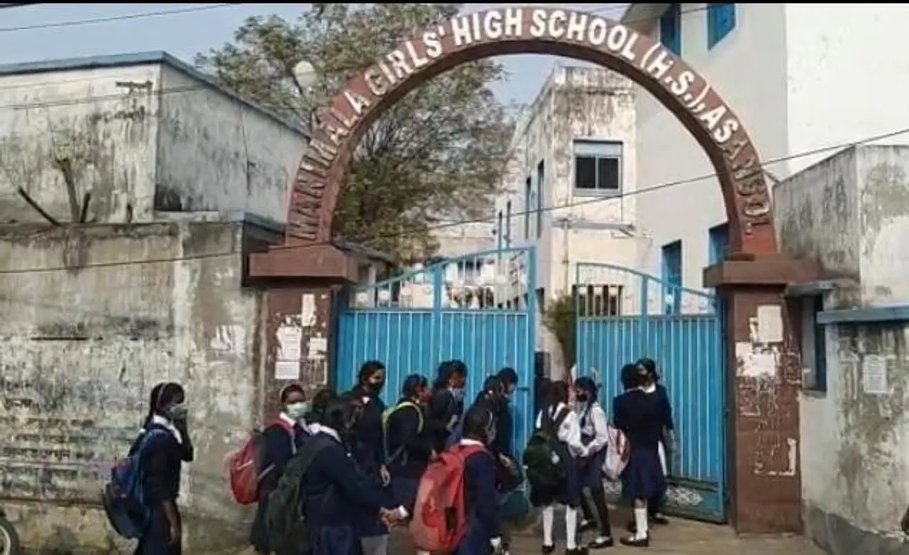 স্কুল খোলাতে আনন্দিত শিক্ষার্থীরা