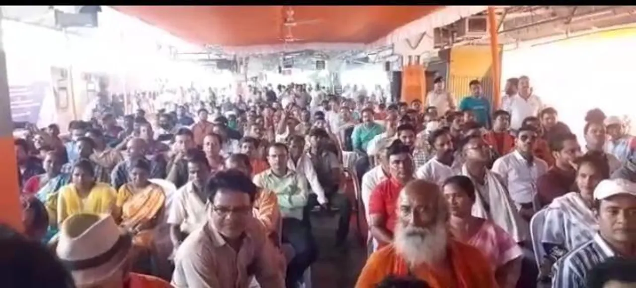 দুর্গাপুর স্টেশনের প্লাটফর্মে দেখানো হলো মোদি-র ভার্চুয়াল সভা