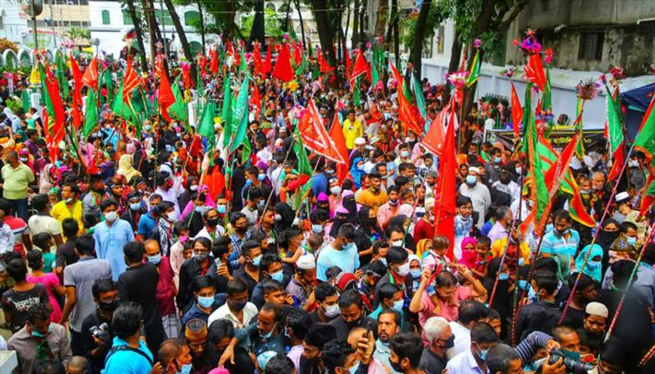 করোনা নিষেধাজ্ঞাকে উপেক্ষা করে বেরোল তাজিয়া