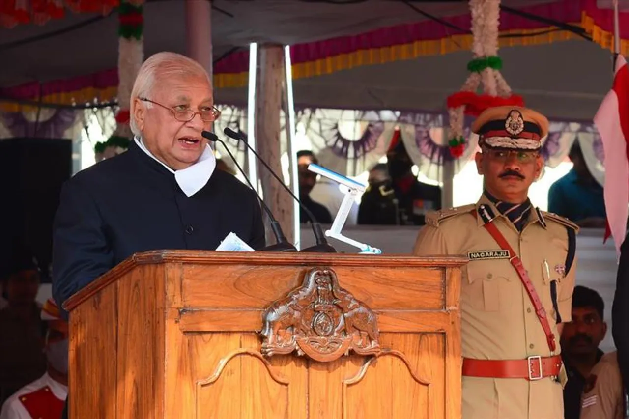 উচ্চশিক্ষায় গুণগত মান রূপান্তরের আবেদন জানালেন কেরালার  রাজ্যপাল