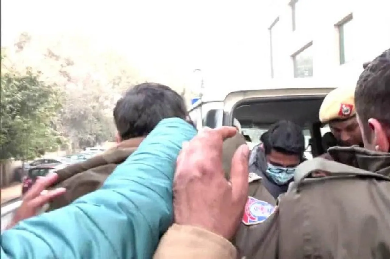 এয়ার ইন্ডিয়া যাত্রীর প্রস্রাবের ঘটনা: শঙ্কর মিশ্রকে ১৪ দিনের বিচারবিভাগীয় হেফাজতের নির্দেশ