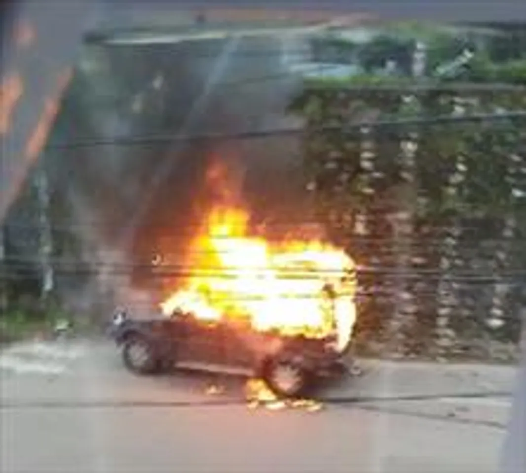 উত্তপ্ত মেঘালয়, পুলিশের গাড়ি জ্বালিয়ে দেওয়া হল