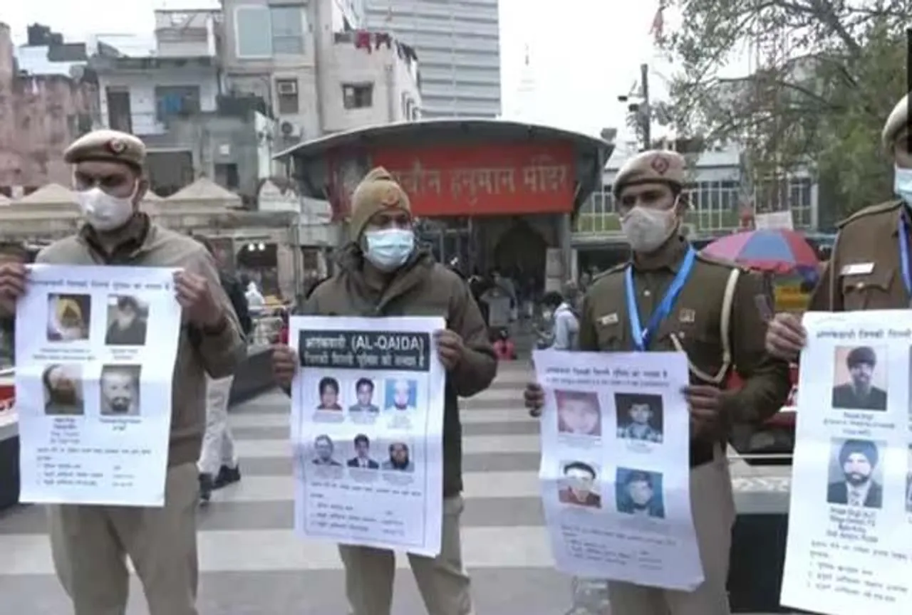 কনট প্লেসে  সন্ত্রাসবাদীদের পোস্টার লাগাল দিল্লি পুলিশ