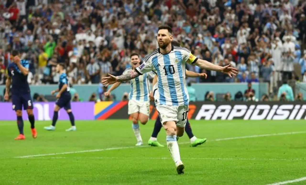 পেনাল্টি থেকে গোল করে দলকে এগিয়ে দিলেন লিওনেল মেসি