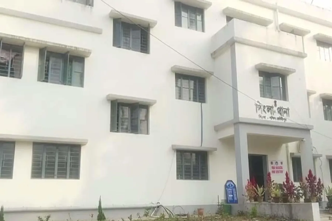 পিংলায় রাস্তা তৈরি করাকে কেন্দ্র করে মারামারি