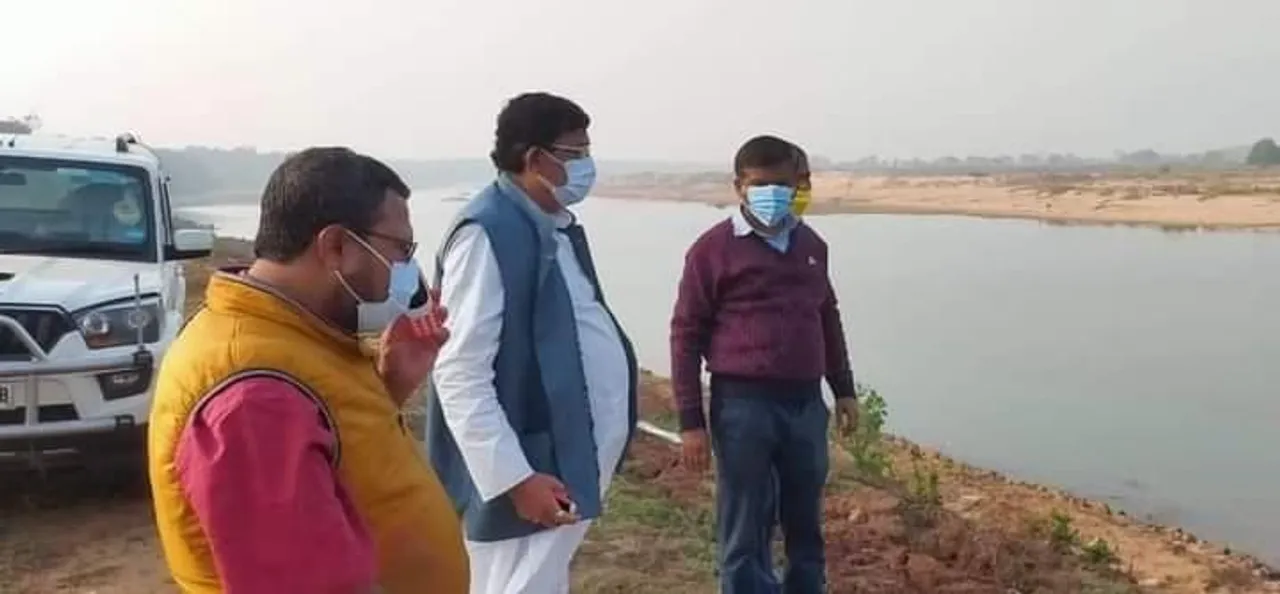 ঝাড়গ্রাম নদী বাঁধের ভাঙ্গন পরিদর্শণ করলেন রাজ্যের সেচমন্ত্রী