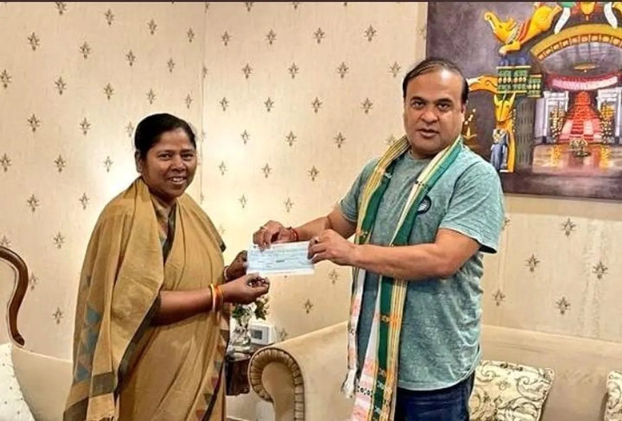 বন্যা কবলিত মানুষের পাশে দাঁড়ালেন ত্রিপুরা লোকসভা কেন্দ্রের সাংসদ প্রতিমা ভৌমিক