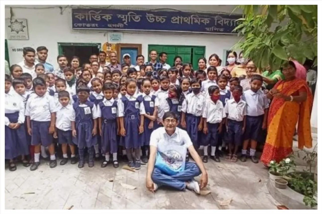 শিকেয় উঠল পঠন-পাঠন, কর্মীদের নিয়ে আচমকা স্কুলে ঢুকে পড়লেন অভিনেতা-বিধায়ক