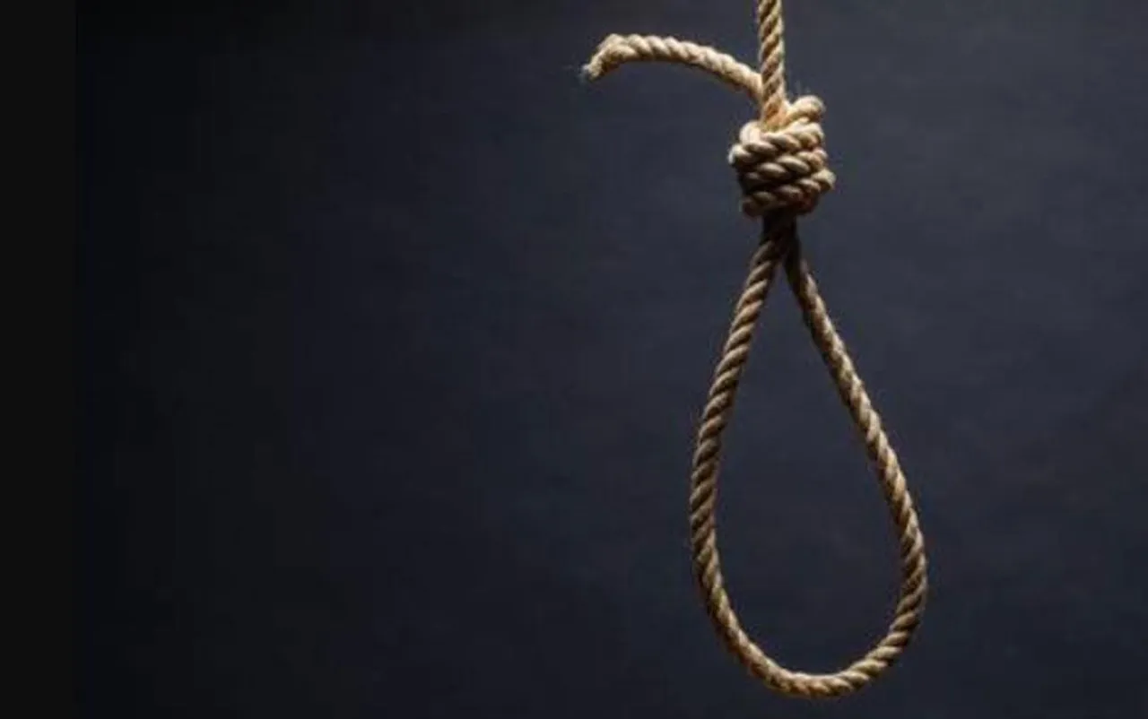 গলায় ফাঁস লাগিয়ে আত্মঘাতী জামাই!