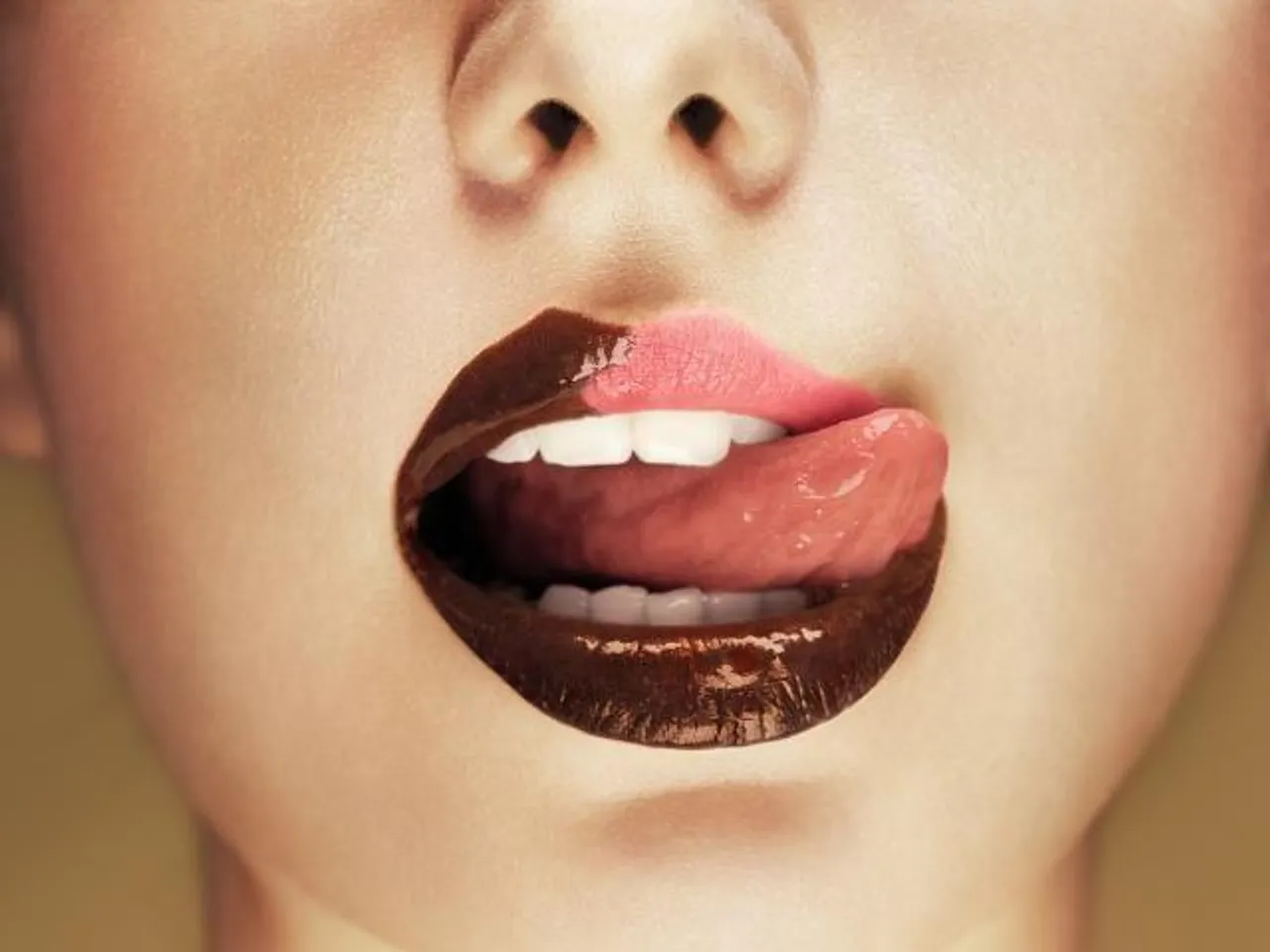 জিভ দিয়ে সিক্ত করুন