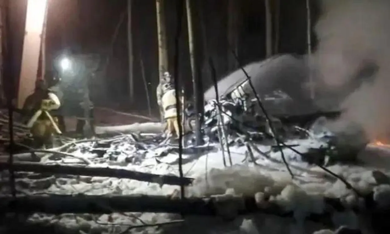 রাশিয়ায় ভেঙে পড়ল বিমান, মৃত কমপক্ষে ৯