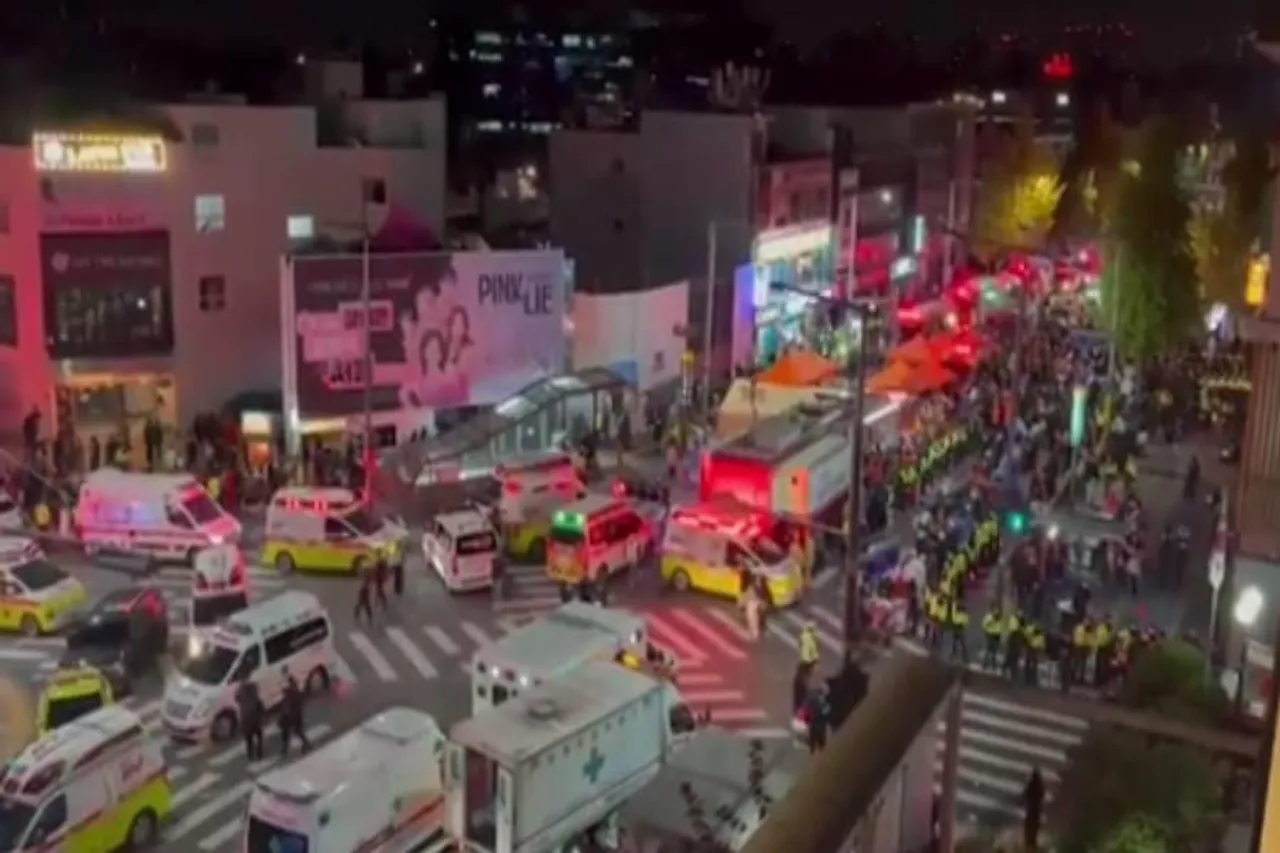 দক্ষিণ কোরিয়া হ্যালোইন দুর্ঘটনা: অ্যাম্বুলেন্সের লাইন- দেখুন ভিডিও