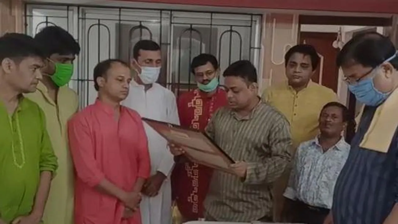 উপনির্বাচনে জয়ী প্রার্থী উদয়ন গুহকে সংবর্ধনা