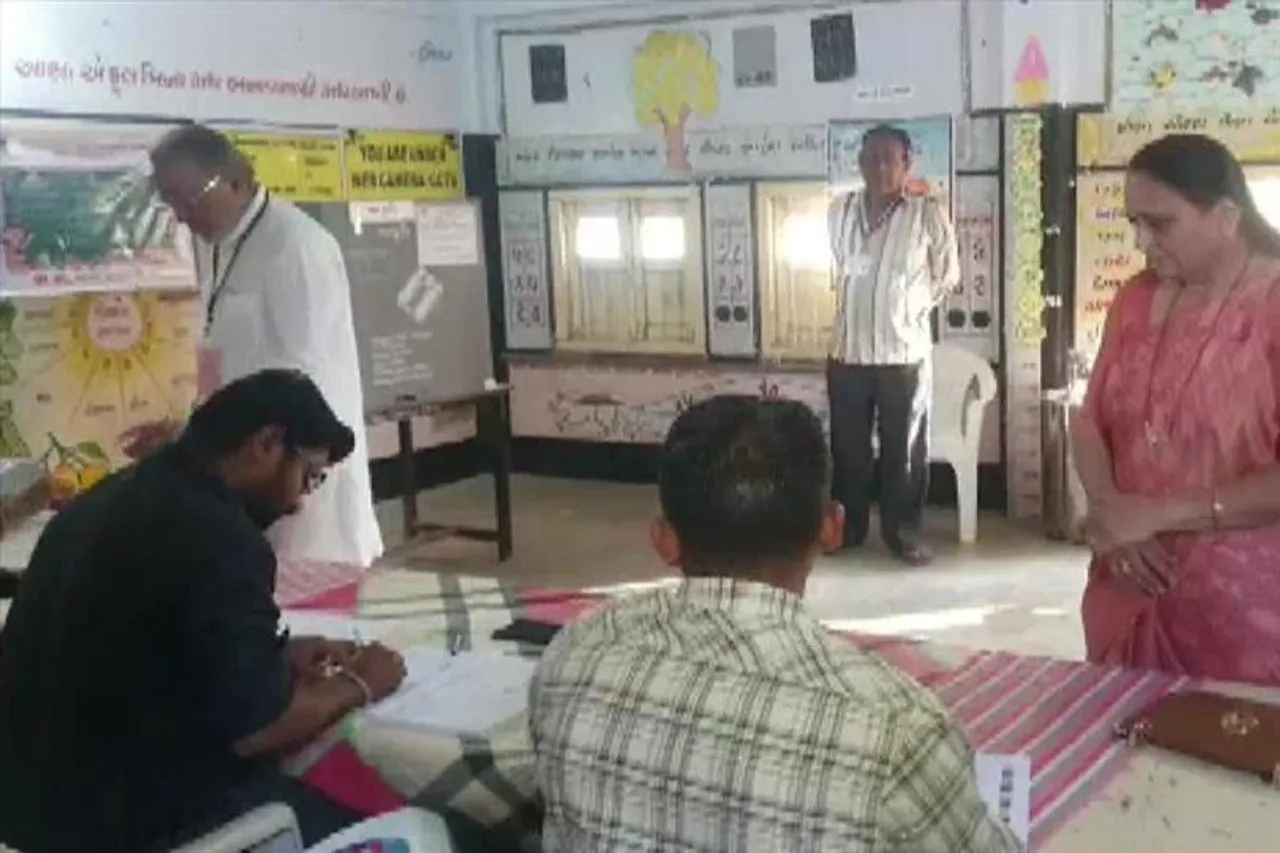 সকাল ৯টা অবধি ভোট পড়েছে ৪.৯২ শতাংশ