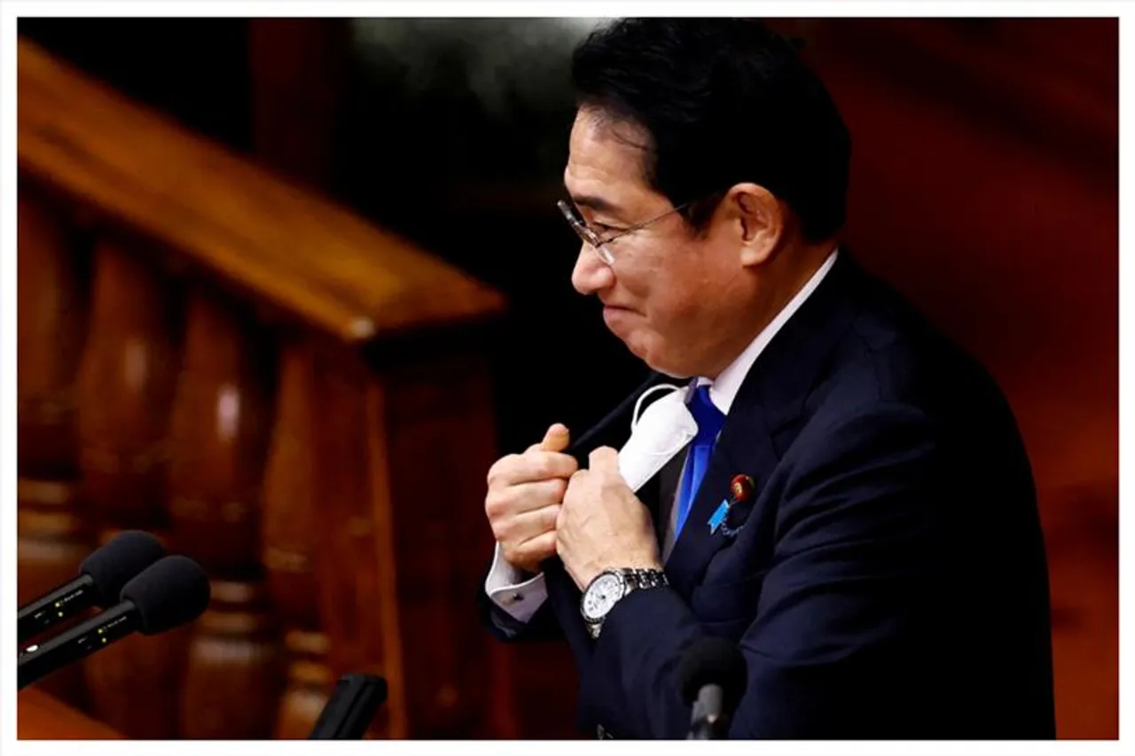 সমকামী দম্পতিকে তিরস্কার করলেন জাপানের প্রধানমন্ত্রী