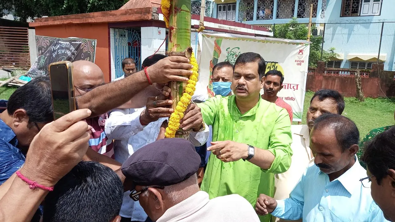 খুঁটি পুজোতে উপস্থিত তৃণমূল নেতা অভিজিৎ ঘটক