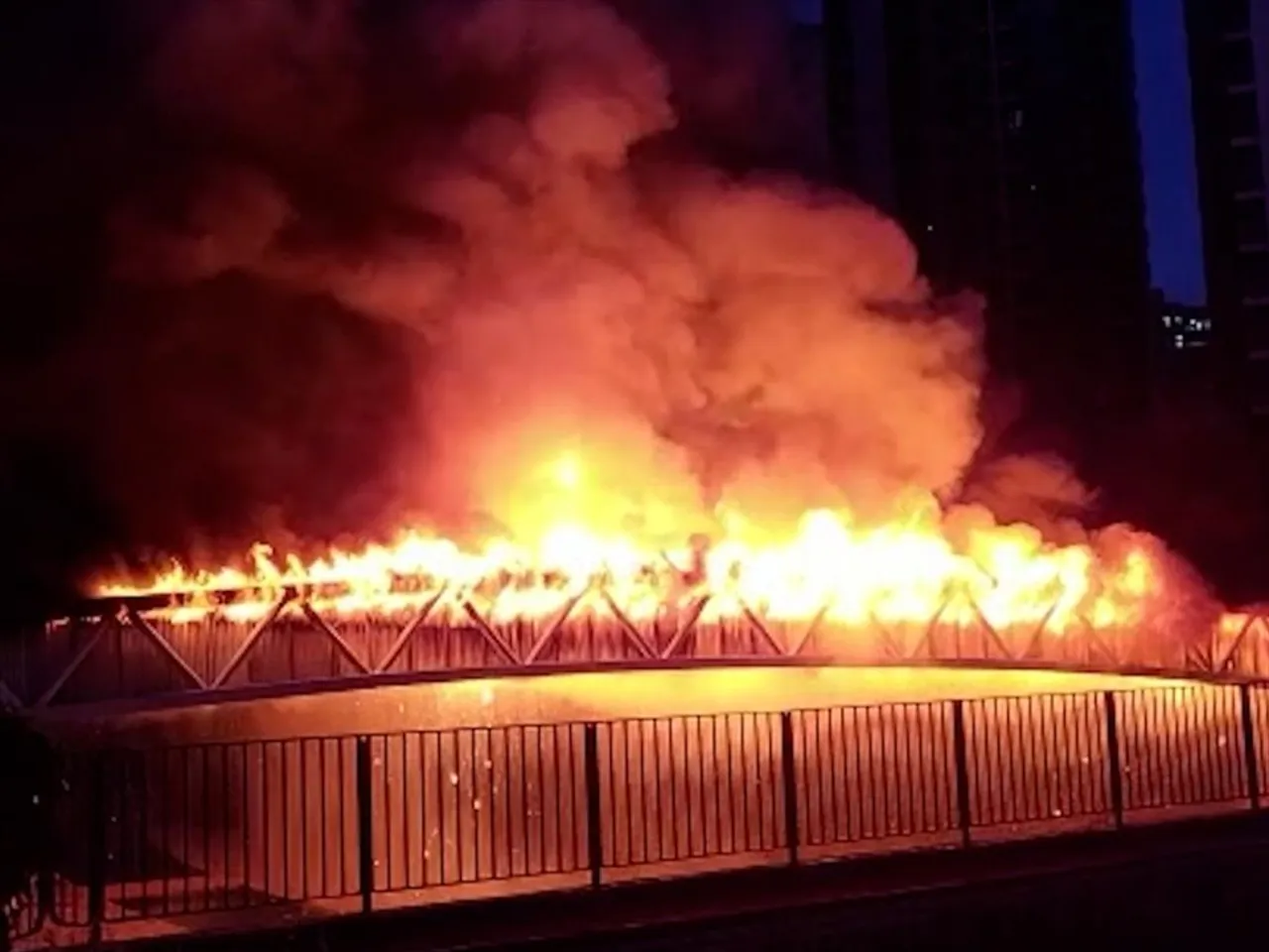 উত্তর হংকংয়ে আগুনে ব্ল্যাকআউট, ১৬০,০০০ বাড়ি বিদ্যুৎহীন