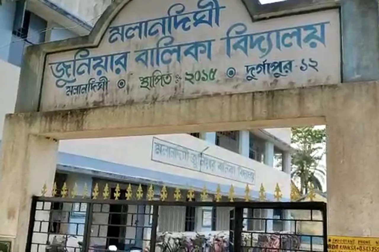 স্কুলের দুর্দিনে এগিয়ে এলেন স্থানীয়রা