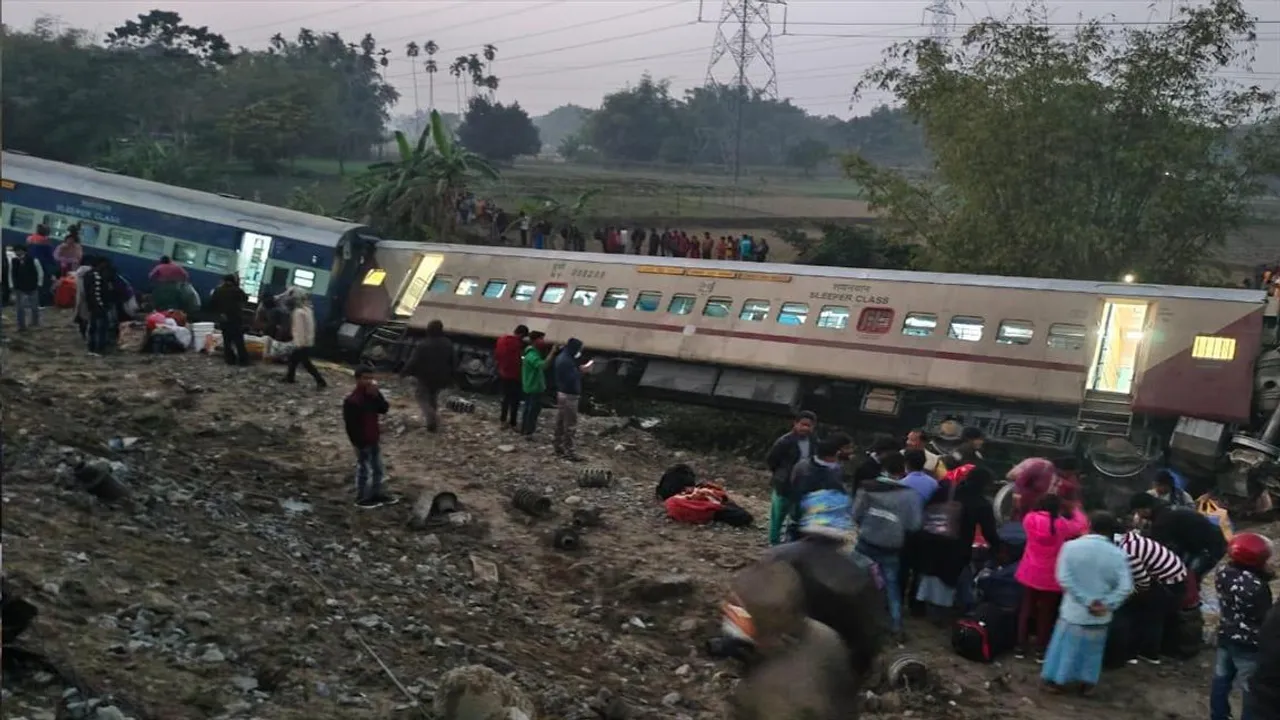 ট্রেন দুর্ঘটনার আর্থিক সাহায্যের ঘোষণা রেলের