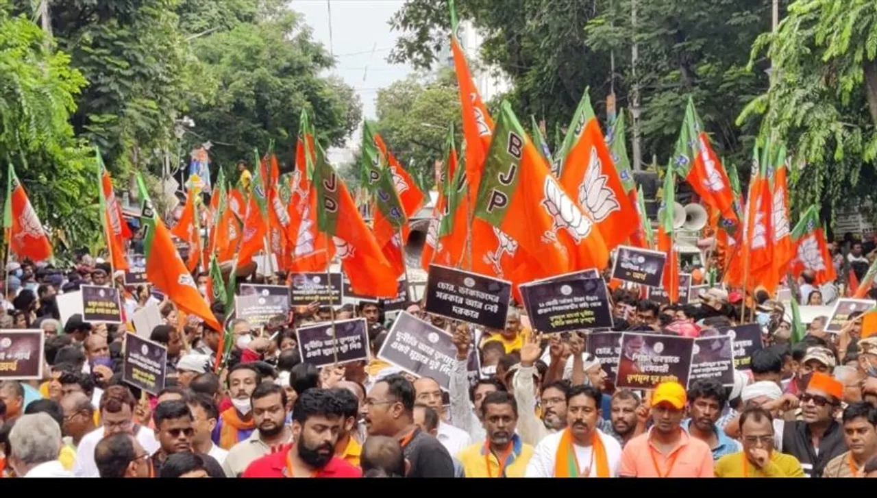 এসএসসি-তে নিয়োগ দুর্নীতির প্রতিবাদে কলকাতার রাজপথে বিজেপি