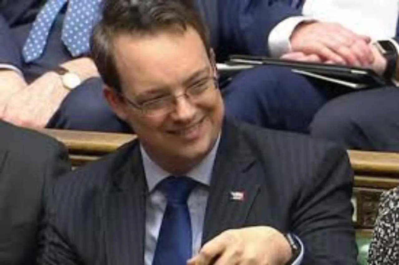 ঋষির হয়ে কি বার্তা দিয়েছেন মাইক উড?